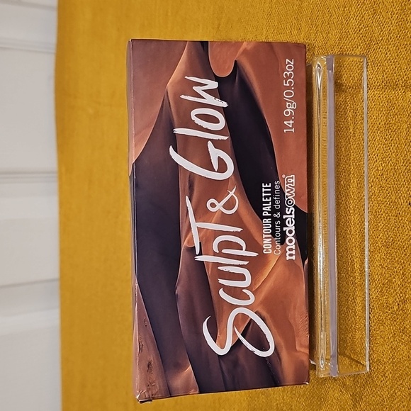 MODELS OWN Sculpt & Glow Contour Highlighter Palette NIB 02 Light to Medium - Picture 6 of 8